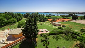Arena Hotel Holiday