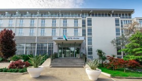 Arena Hotel Holiday