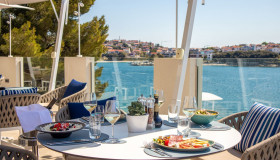 Yacht bar