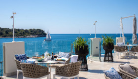 Yacht bar