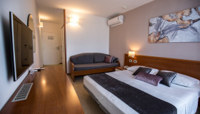 Arena Hotel Holiday