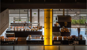 Restaurants & Bars