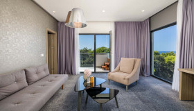 Park Plaza Arena Pula_Rooms & Suites_One Bedroom Suite with balcony - panorama sea view