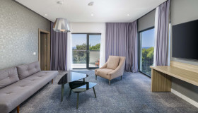 Park Plaza Arena Pula_Rooms & Suites_One Bedroom Suite with balcony - panorama sea view