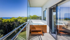 Park Plaza Arena Pula_Rooms & Suites_One Bedroom Suite with balcony - panorama sea view
