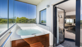 Park Plaza Arena Pula_Rooms & Suites_One Bedroom Suite with balcony-panoramic sea view