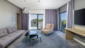 Park Plaza Arena Pula_Rooms & Suites_One Bedroom Suite with balcony-panoramic sea view