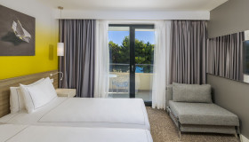 Park Plaza Arena Pula_Rooms & Suites_Superior room with balcony-pool view