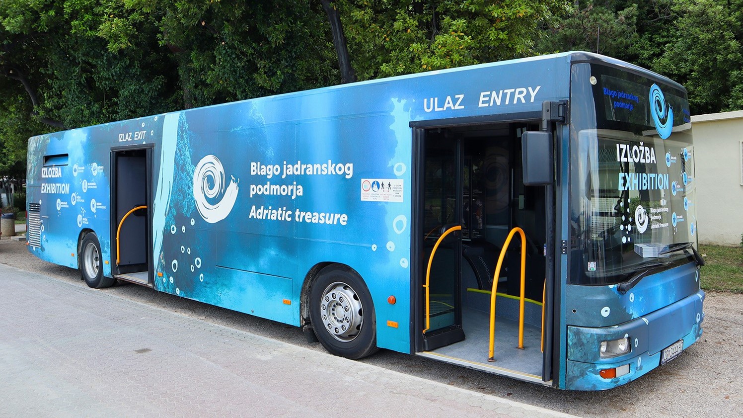 Izložba u velikom 12 metarskom autobusu ahg